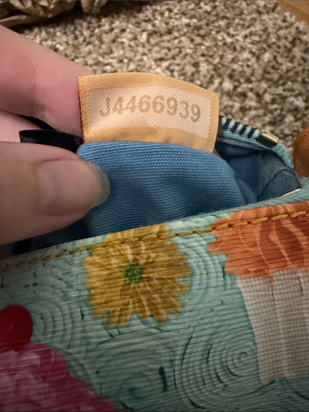 🦆 Dooney & Bourke - Cupcake Barrel Bag - light blue - Picture 9 of 14